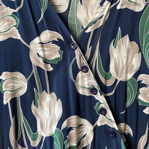 Tulip Dress with A-line waist - Picture 3 of 6